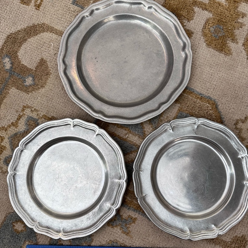 3 pewter trays and 1 pewter bowl
